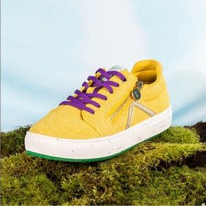 NWOT Womens Kokolu Comfort Knit Yellow Sneaker Size 10